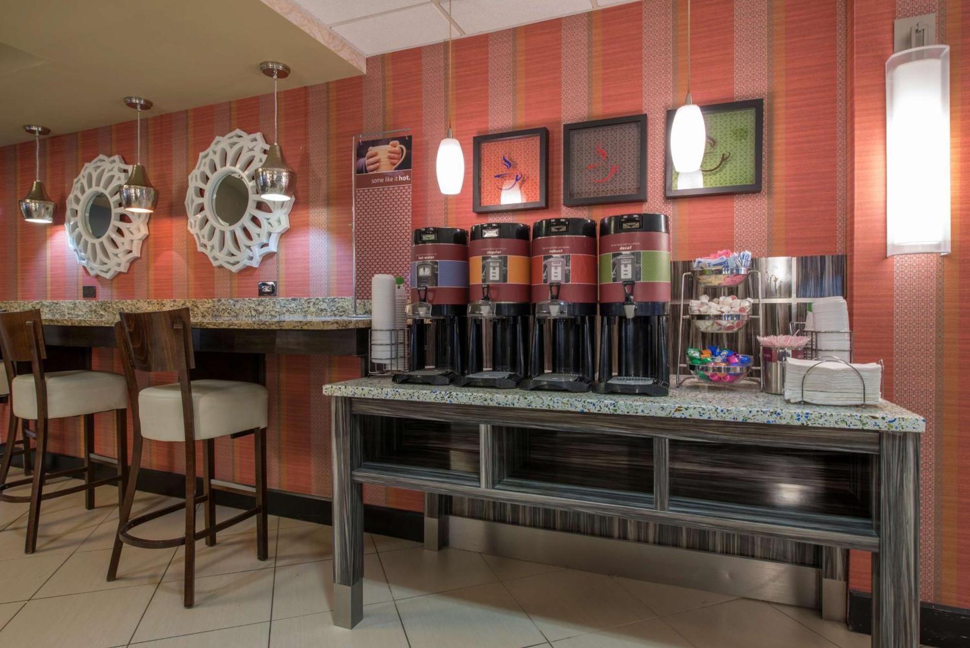 Hampton Inn Atlanta-Ньюнен Экстерьер фото