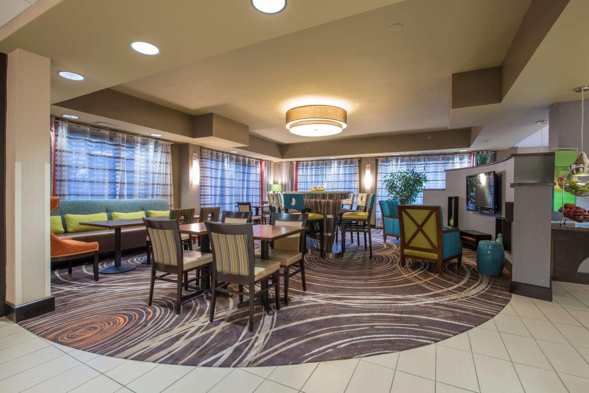 Hampton Inn Atlanta-Ньюнен Экстерьер фото